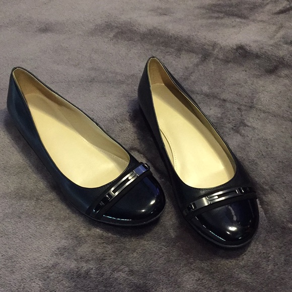Used Naturalizer Helina Black Patent Toe Flats 10 - Picture 7 of 9